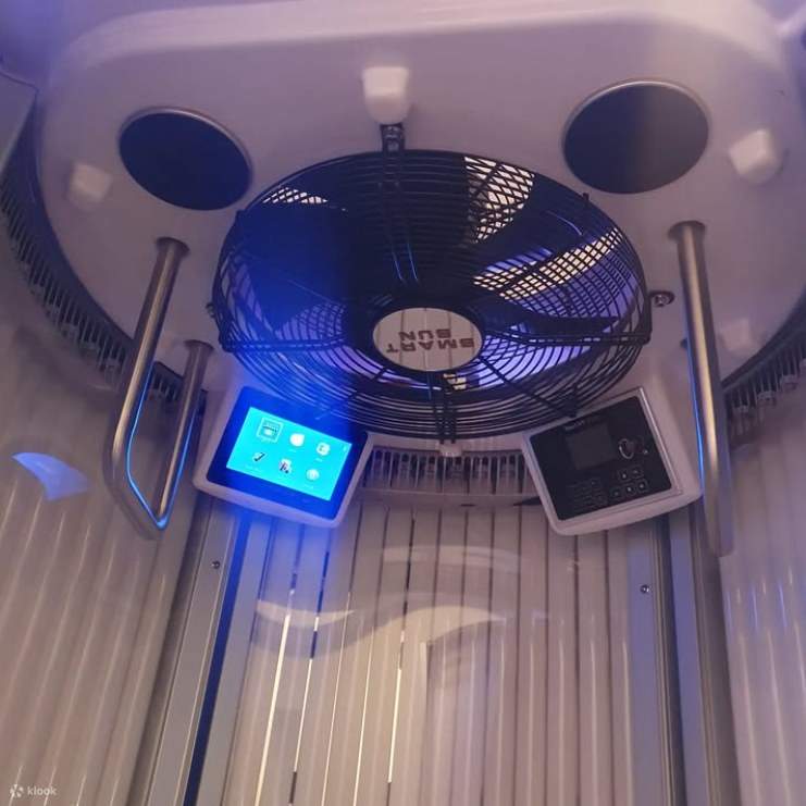 Notre machine de bronzage haute performance de 15 000 watts est équipée de 57 lampes allemandes à haute intensité, permettant un bronzage plus profond et plus rapide en moins de temps par rapport aux lampes standard.